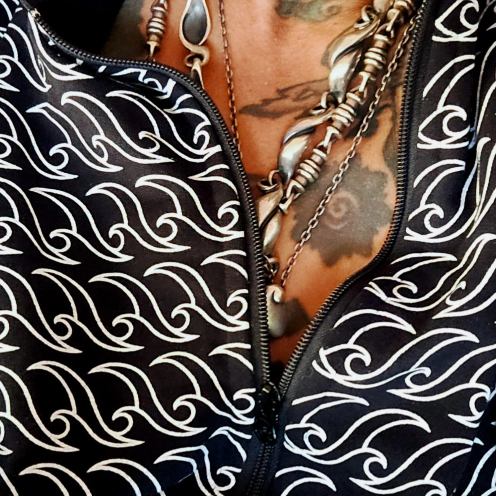 WAVE ZIPUP HOODIE